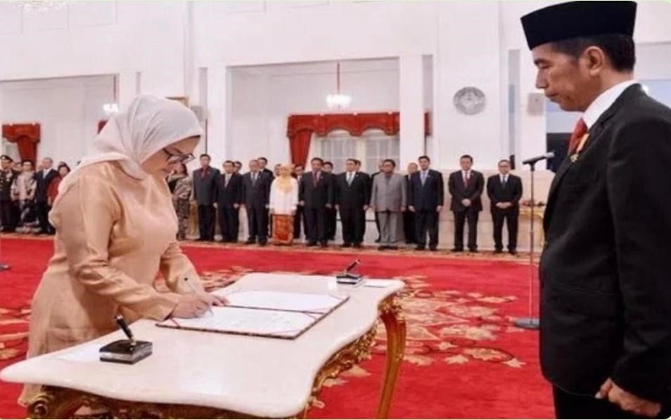 Ka BPOM Penny K Lukito Pada Saat Dilantik Oleh Presiden Joko Widodo Di Jakarta 20 Juli 2016