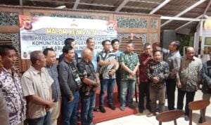 Kapolres Indramayu AKBP M. Fahri Siregar foto bersama dengan organisasi media Se-Kabupaten Indramayu