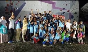 Kontingen FPTI Jakarta Timur Meraih Juara Umum Kejurprov Panjat Tebing DKI