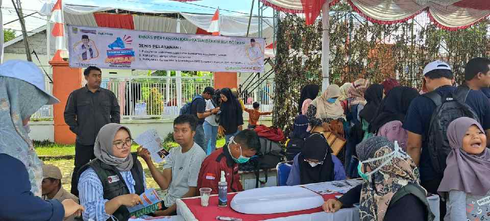 Pelayanan Vaksinasi Rabies dan Konsultasi Kesehatan Hewan oleh Dinas Pertanian Kabupaten Bekasi di Botram Karangmukti