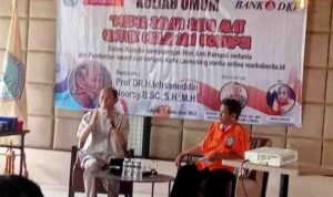 Ichsanuddin Noorsy (Kiri) pada Kuliah Umum Hari Anti Korupsi Di Lembaga Pendidikan Masyarakat Anti Korupsi (LPMAK)