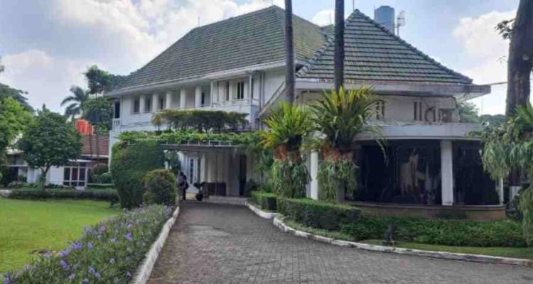 Rumah Dinas Gubernur DKI Jakarta Di Jalan Taman Suropati Menteng, Jakarta Pusat