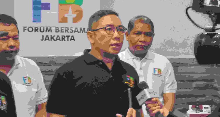 Budi Siswanto (Baju Hitam) Koordinator Forum Bersama Jakarta (FBJ) Pada Saat Konfrensi Pers Dukungan Anies Baswedan Maju Pilkada Jakarta