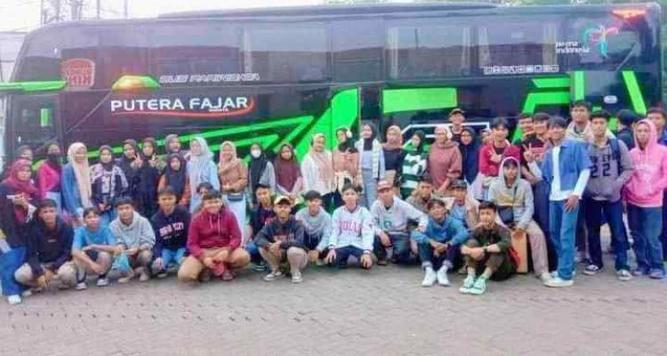 Para Peserta Wisata SMK Lingga Kencana Kota Depok (Photo ; Info Depok)