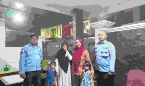 Pendanpingan PPDI kepada Ibu Hallimah Disabilitas Tuna rungu (Krudung Hitam) dan Kedua anak Beserta Petugas TRC P3S Kota Jakarta Timur
