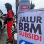 (ILUSTRASI) Warga Membeli BBM Bersubsidi Pada SPBU