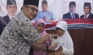 Ketua Umum Kornas Masa Prabowo (MASBRO) Benny Wijaya Pada Saat Memberikan Santunan Anak Yatim Piatu