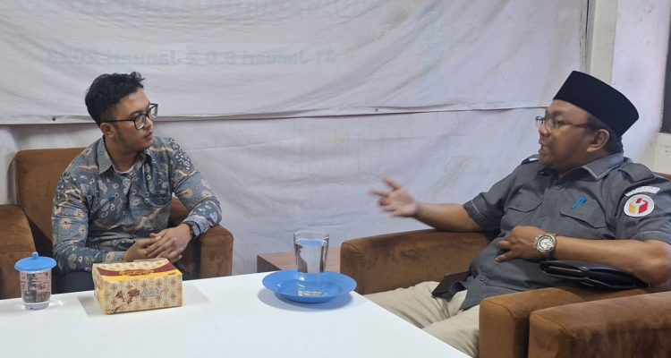 Muhamad Akbar Ketua Partai Bulan Bintang Kota Jakarta Timur (Kiri) Bersama Bawaslu Kota Jakarta Timur