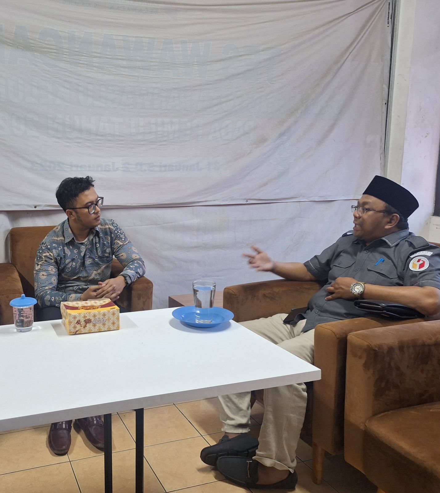 Muhamad Akbar Ketua Partai Bulan Bintang Kota Jakarta Timur (Kiri) Bersama Bawaslu Kota Jakarta Timur