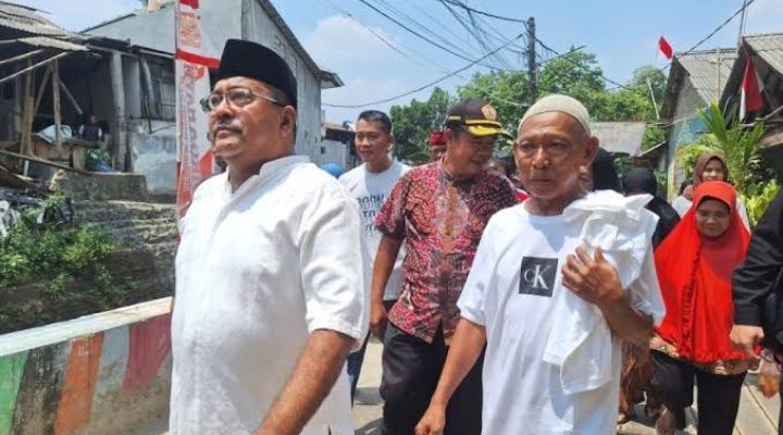 Rano Karno Cawagub DKI Jakarta Menyambangi Rumah Warga Di Daerah Lebak Bulus, Jakarta Selatan