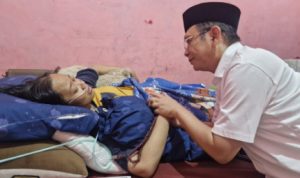 Kunjungi Penderita Kanker Cabup Bekasi Dani Ramdan Terima Usulan Buat Rumah Singgah dan RS Khusus Kanker