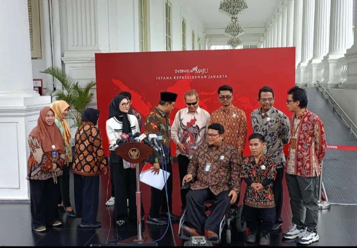 Perkumpulan Penyandang Disabilitas Indonesia (PPDI) Pada Saat Selesai Menemui Presiden Jokowi Senin (30/09/24)