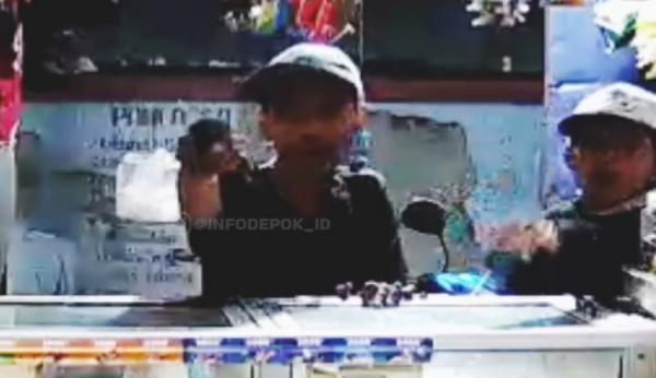 Tangkapan layar Video Viral 2 Pemuda Rampok Warung Klontong Di Depok