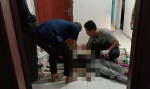 Seorang pemuda berinisial MR (25) warga Kampung Ranggasari, Kelurahan Rangga Mekar, Kecamatan Bogor Selatan, Kota Bogor, ditemukan tewas gantung diri di plafon kamarnya pada Kamis (5/8/2024) malam.