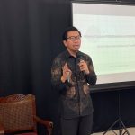 Peneliti ICW Kurnia Ramadhana saat memaparkan hasil temuan ICW terkait tren vonis pelaku korupsi sepanjang tahun 2023, di kawasan Menteng, Jakarta Pusat, Senin (14/10/2024).