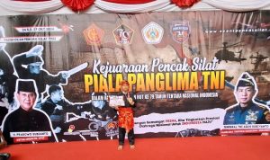 Muhammad Rasyid Peraih Mendali Emas Kejuaraan Pencak Silat Nasional Piala Panglima TNI kategori Solo Kreatif