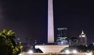 Monumen Nasional (Monas) Pada Malam Hari