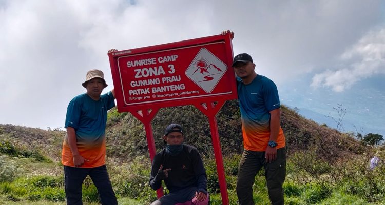 Pendaki Gunung Prau Asal Jakarta Via Jalur Wates