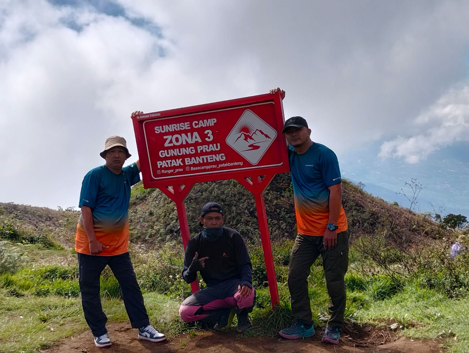 Pendaki Gunung Prau Asal Jakarta Via Jalur Wates