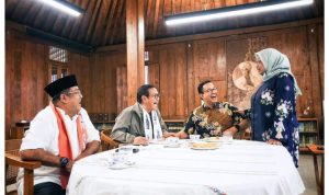 Pramono Anung dan Rano Karno Minum Kopi Bersama Anies Baswedan Buatan Fery Farhaty si pendopo Anies Baswedan, Lebak Bulus, Jakarta Selatan.