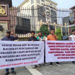 Aksi Gerakan Mahasiswa Hukum (Gemah) Di KPU Pusat