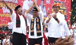 Pakai Baret Oranye, Anies Akhirnya All Out Kampanyekan Pram-Rano Jelang Pencoblosan 27 November 2024