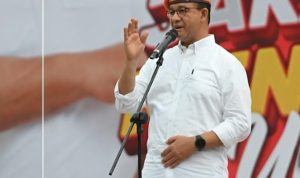 Anies Baswedan Dengan Baret Oranye